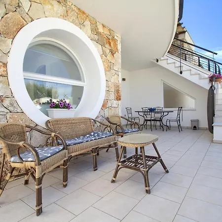 Holiday home Le Dimore Sul Mare Di San Gregorio By Lovesud *