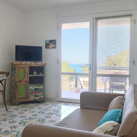 Holiday home Le Dimore Sul Mare Di San Gregorio By Lovesud Marina di San Gregorio
